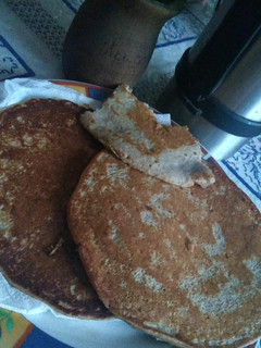 Una foto de Panqueques integrales de avena y banana 😘