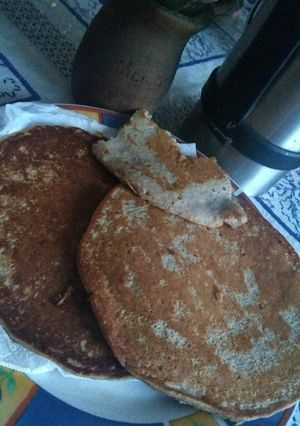 Una foto de Panqueques integrales de avena y banana 😘