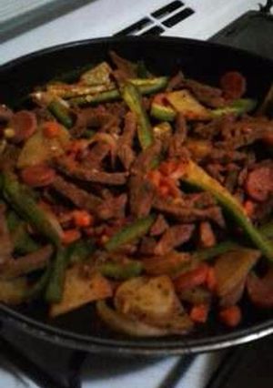 Una foto de Fajitas de res con guarnición