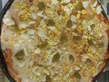 Pizza casera de mozzarella, huevos y aceituna
