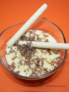 Una foto de Natillas de chocolate blanco