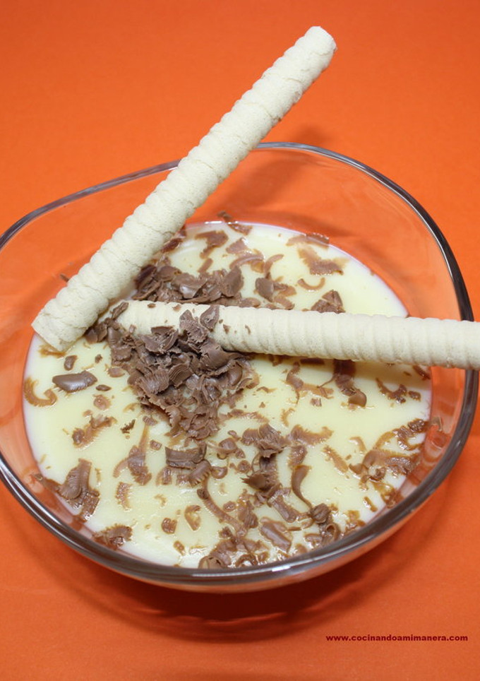 Una foto de Natillas de chocolate blanco