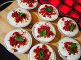 Creamy red velvet cupcakes (without oven)