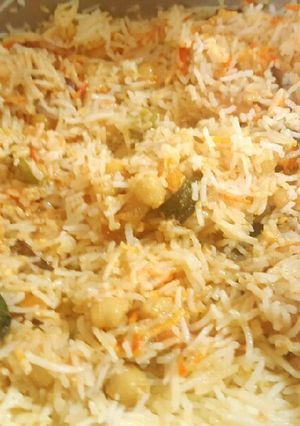 A picture of Chicken Chickpea Flavoured Rice/Chicken Chole Biryani😍.