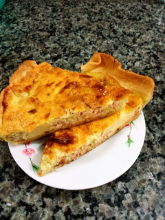 Una foto de Quiche de quesos y lomito ahumado