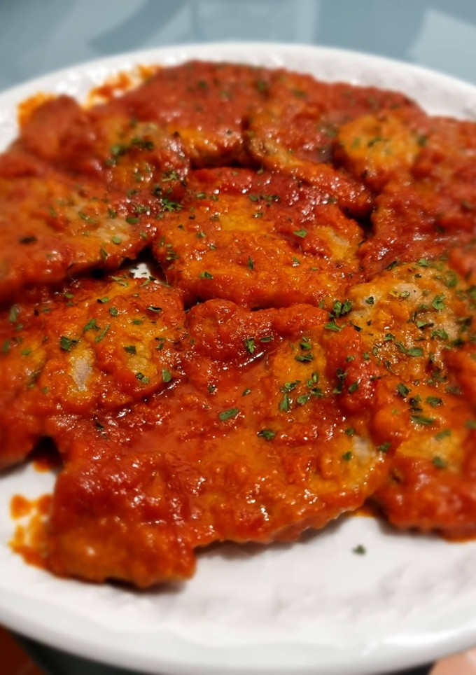 Una foto de Filetes de ternera con tomate (Receta de abuela)