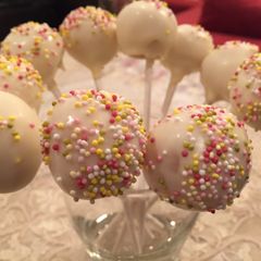A picture of Cake Pops.