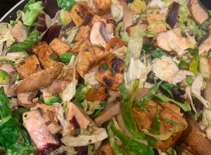 A picture of Tofu & veg stir fry.