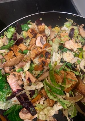 A picture of Tofu & veg stir fry.