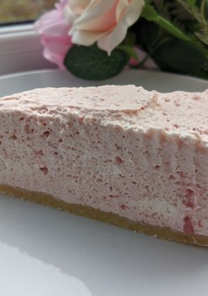 A picture of Keto Strawberry Cream Pie.