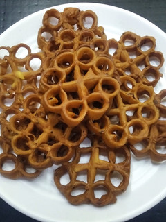 அச்சு முறுக்கு(achu murukku recipe in tamil) செய்முறை முக்கிய புகைப்படம்