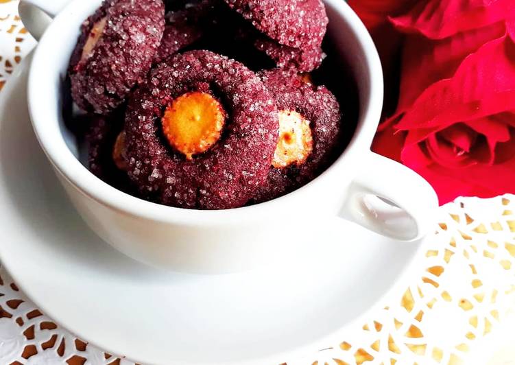 Bagaimana Menyiapkan Red Velvet Thumprint Cookies yang Enak Banget