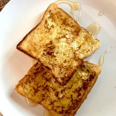 A picture of French Toast.
