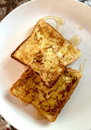 A picture of French Toast.