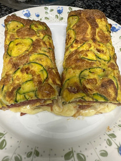 Una foto de 548. Brazo de calabacín y jamón serrano (picoteo)