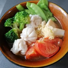 A picture of Ramen with Veges.
