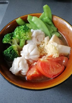 A picture of Ramen with Veges.