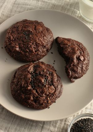 A picture of Black Sesame Chocolate Cookies.