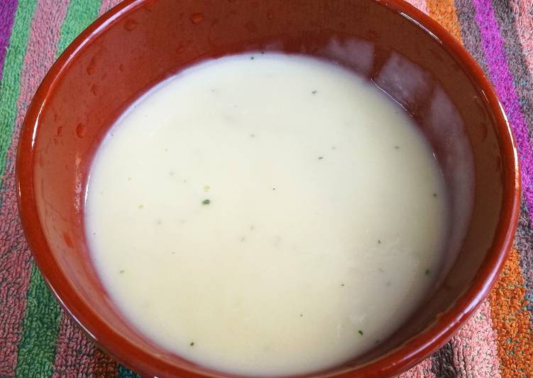 Gazpacho griego de calabacín, yogurt y menta