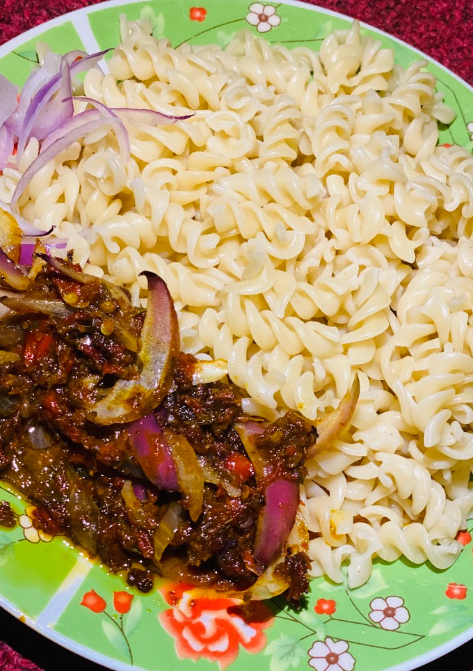 A picture of Macaroni and Sauce.