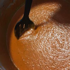 A picture of Marinara sauce.