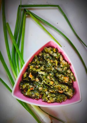 कांद्याची पात भाजी शेंगदाणा लावून (kandyachi pat bhaji recipe in marathi) रेसिपी चे मुख्य फोटो