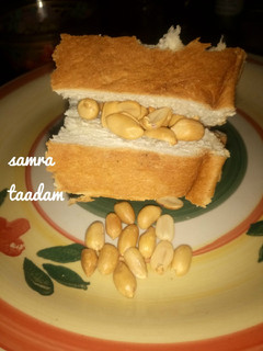 A picture of Bread with peanut.