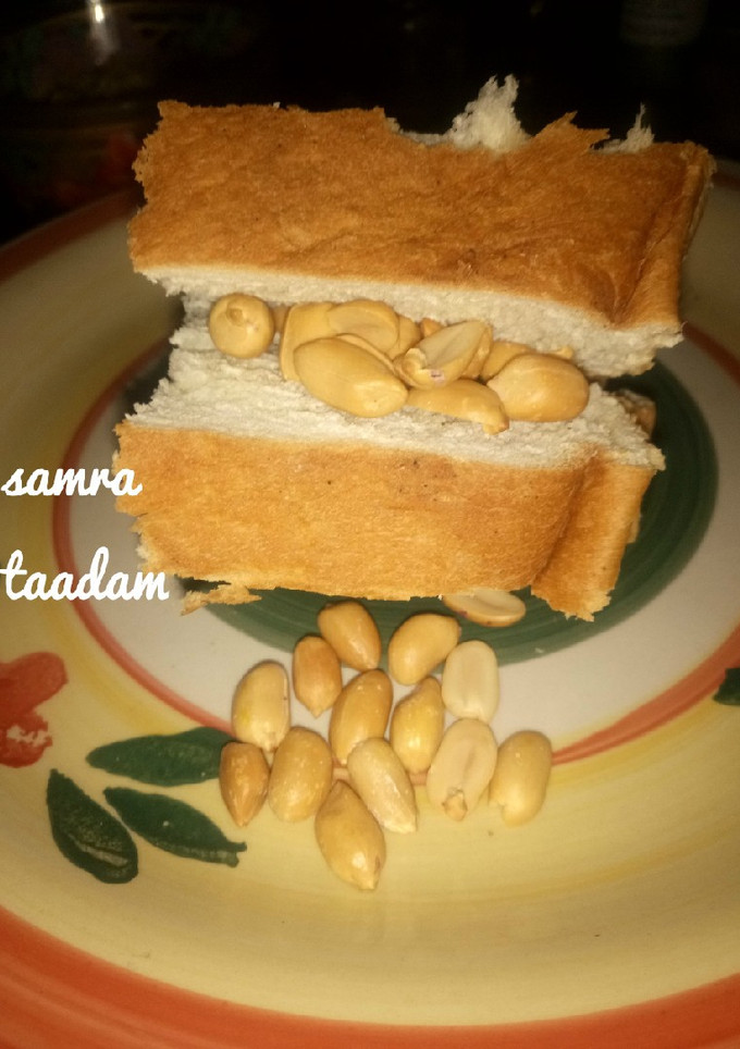 A picture of Bread with peanut.