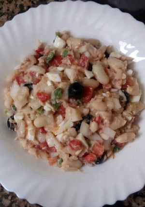 Una foto de Ensalada de judías blancas