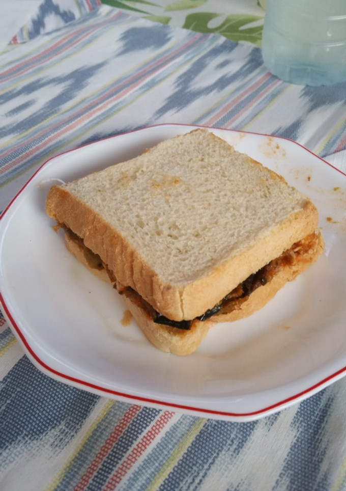 Una foto de Sándwich pollo mechado