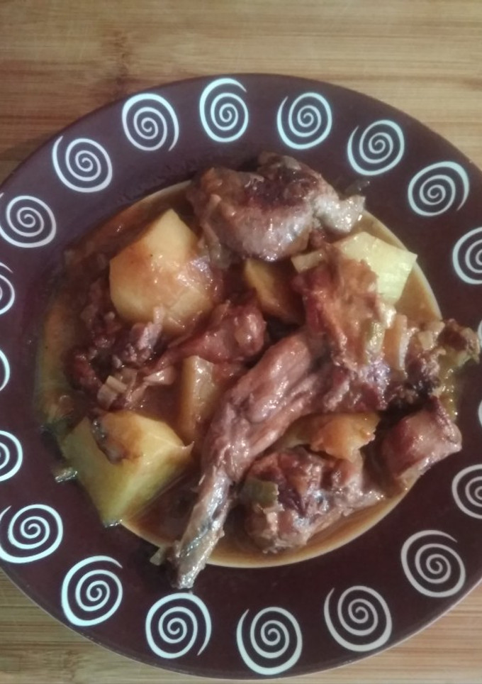 Una foto de Guiso de conejo con patatas