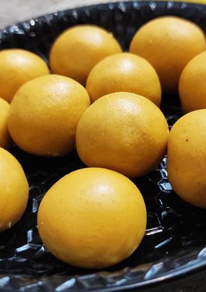 A picture of Besan laddu.