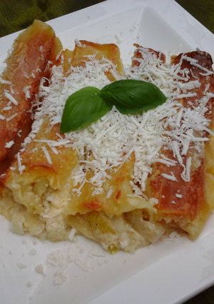 A picture of Stuffed Canelloni with Leek-Feta-Mozzarella Cheese.