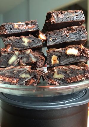 รูปของ Brownies Chocolate Chunks with Almond Slice and Walnuts