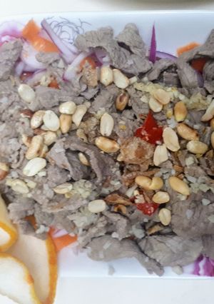 Hình của món Goi bò tái chanh.