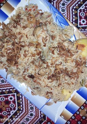 A picture of Chicken yakhni pulao.