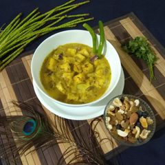 A picture of Nawabi paneer curry.