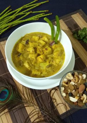 A picture of Nawabi paneer curry.