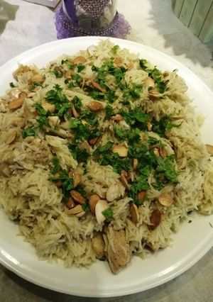 صورة لوصفة أرز بقطع صدور الدجاج بطعم لذيذ