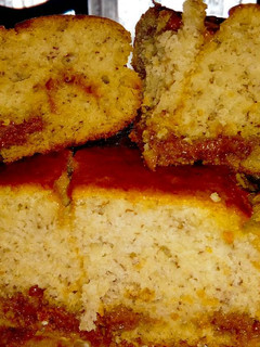 Una foto de Torta de banana 🍌 con dulce de leche