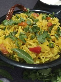 વઘારેલા ભાત (Vagharela Bhat Recipe In Gujarati) રેસીપી મુખ્ય ફોટો