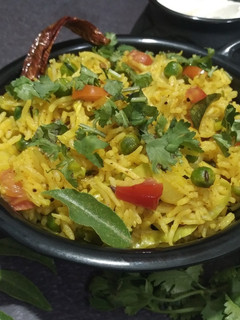 વઘારેલા ભાત (Vagharela Bhat Recipe In Gujarati) રેસીપી મુખ્ય ફોટો