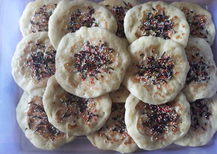 Kue dadar tape alias pancake tape