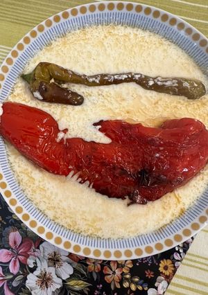 A picture of Peppers with yoghurt.