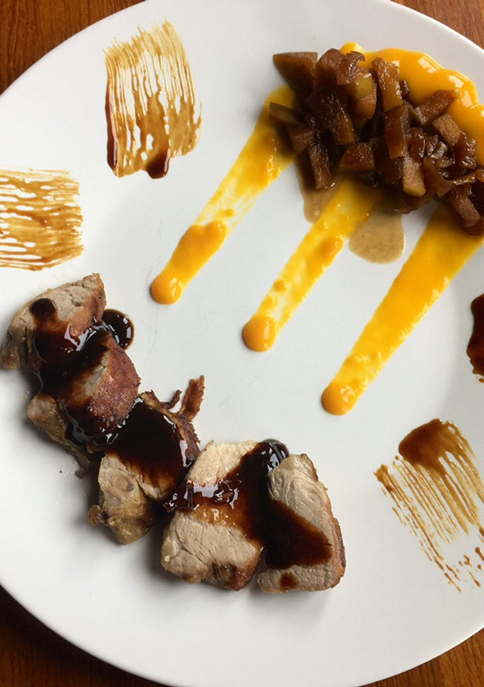 Una foto de Solomillo ibérico con salsa de mango y reducción de Pedro Ximénez
