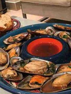 Una foto de Mejillones verdes a la naranja