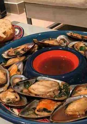 Una foto de Mejillones verdes a la naranja