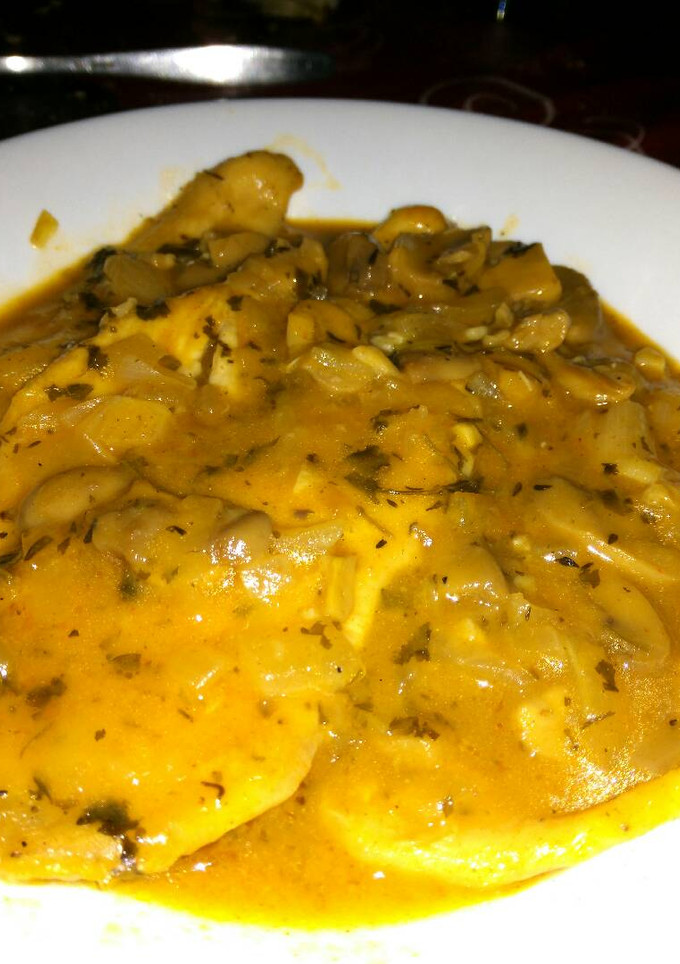 Una foto de Pechugas de pollo al vino