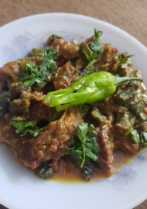A picture of Bhindi Gosht.