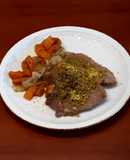 Carne de potro con pistacho y guarnición